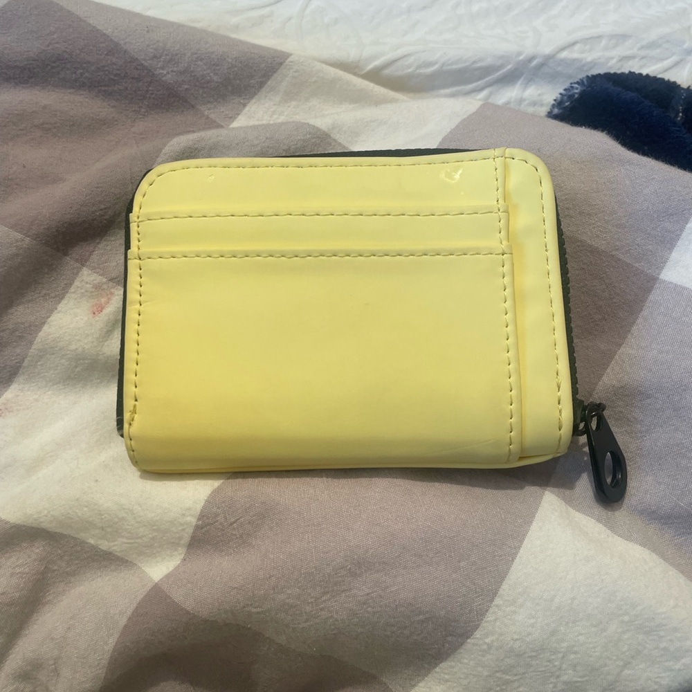 Hello Kitty Wallet - Picture 2 of 3